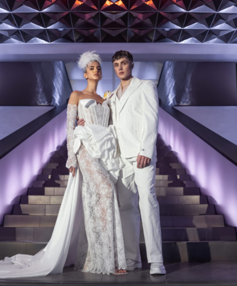 Kāzu kleitu tendences: spalvas, ziedu aplikācijas vai varbūt minimālisms?